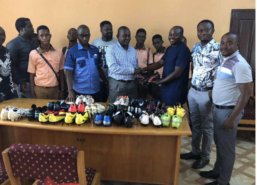  Solak Herbal Boss Dr Solomon Appiah Kubi donates sports equipment to Kumasi High School